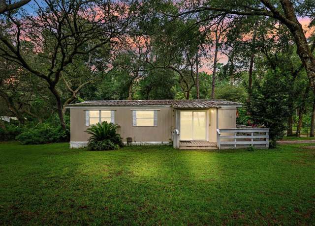 Property at 35117 Cheshire St, Dade City, FL 33523, 3 beds, 1 bath