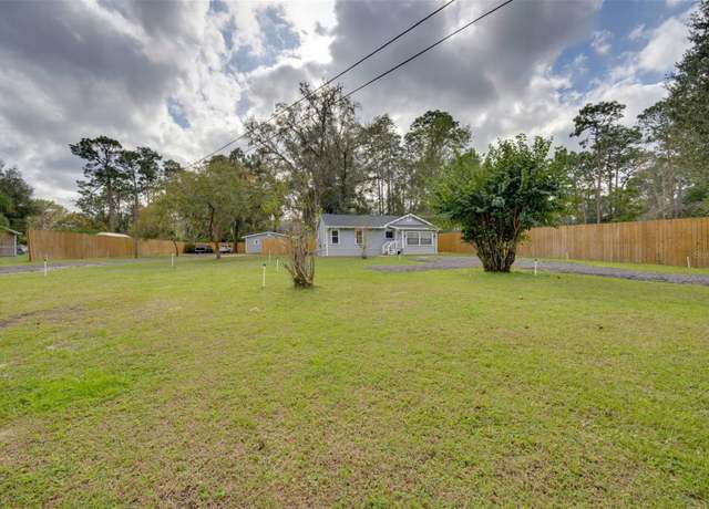 Property at 224 E Kelly Park Rd, Apopka, FL 32712, 2 beds, 2 baths