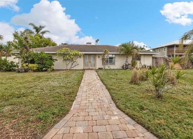 Property at 512 Acacia Ln, Nokomis, FL 34275, 3 beds, 2 baths