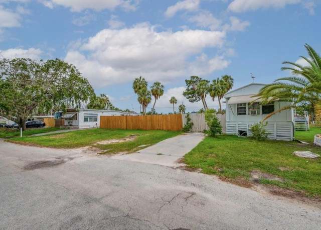 Property at 6833 Garden Dr, New Port Richey, FL 34652, 2 beds, 2 baths