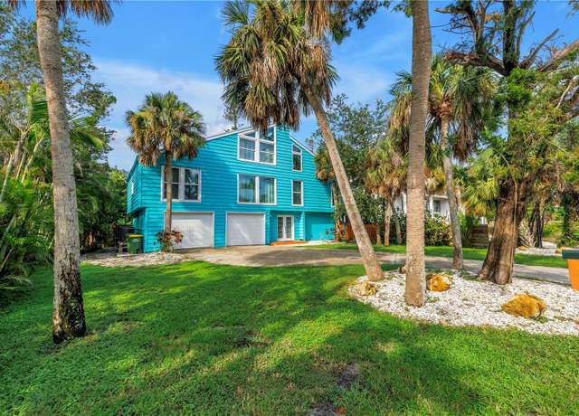 Property at 156 Siesta Dr, Sarasota, FL 34242, 5 beds, 3 baths