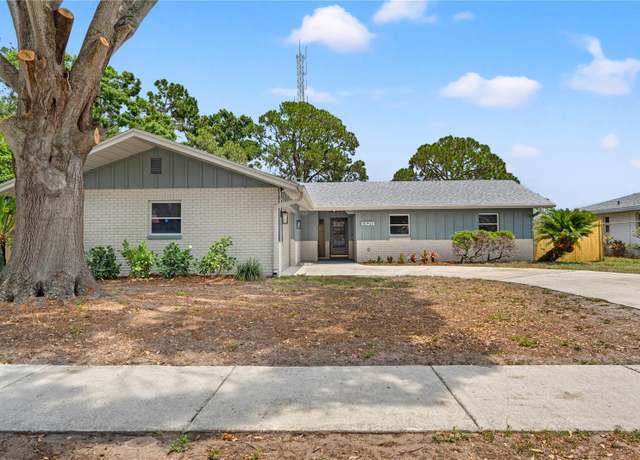 Property at 13211 111th Ln, Largo, FL 33778, 4 beds, 2 baths