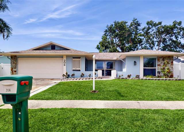 Property at 206 Hillcrest Dr, Safety Harbor, FL 34695, 3 beds, 2.5 baths