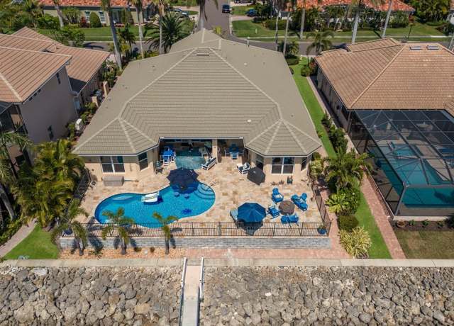 Property at 1009 3rd St E, Palmetto, FL 34221, 4 beds, 3 baths