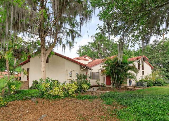 Property at 601 Clusterwood Dr, Yalaha, FL 34797, 3 beds, 2 baths