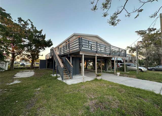 Property at 6817 Albatross Ln, Hudson, FL 34667, 2 beds, 2 baths