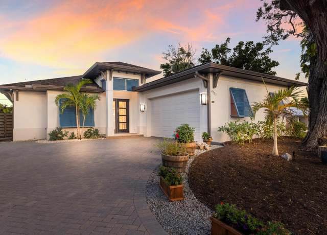 Property at 2823 Marshall Dr, Sarasota, FL 34239, 3 beds, 3 baths