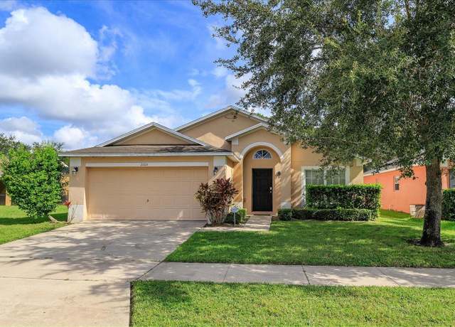 Property at 2005 Royal Ridge Dr, Davenport, FL 33896, 5 beds, 3 baths