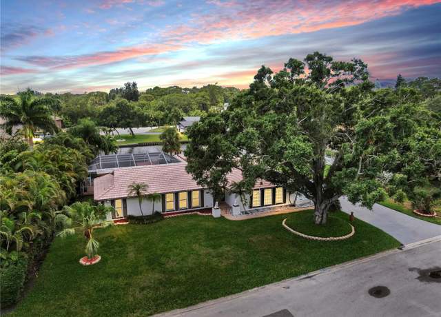Property at 2401 Roberta Ln, Clearwater, FL 33764, 4 beds, 3 baths