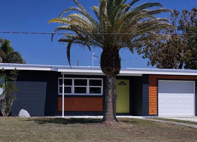 Property at 125 Palmetto Cir NE, Port Charlotte, FL 33952, 2 beds, 1 bath