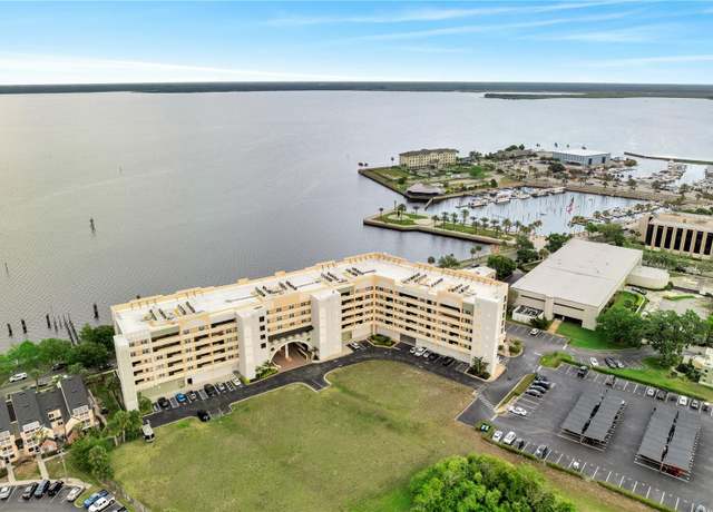 Property at 225 W Seminole Blvd #409, Sanford, FL 32771, 3 beds, 3.5 baths
