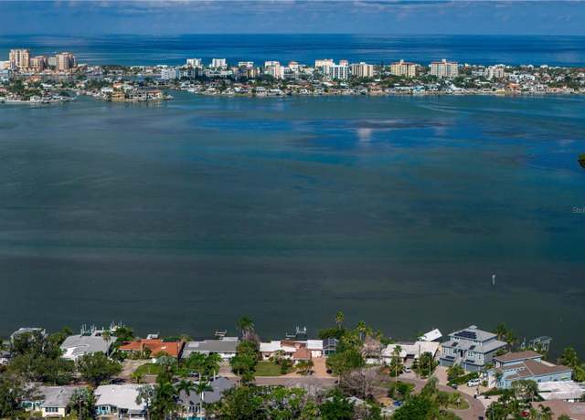 Property at 1840 Venetian Point Dr, Clearwater, FL 33755, 3 beds, 3 baths