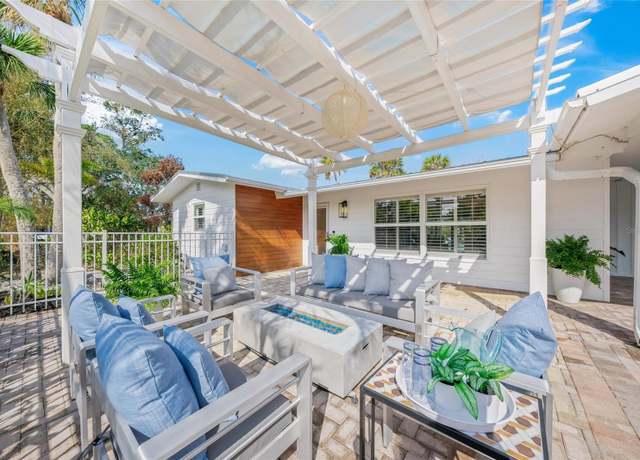 Property at 615 Avenida Del Norte, Sarasota, FL 34242, 2 beds, 2 baths
