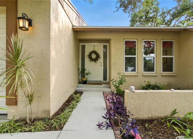 Property at 832 Harrowood Ct, Sarasota, FL 34232, 5 beds, 3 baths