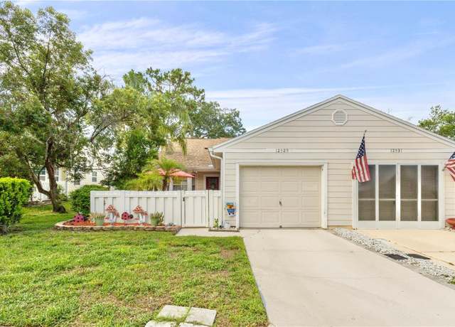 Property at 12529 Knollbrook Ln, Hudson, FL 34669, 2 beds, 2 baths