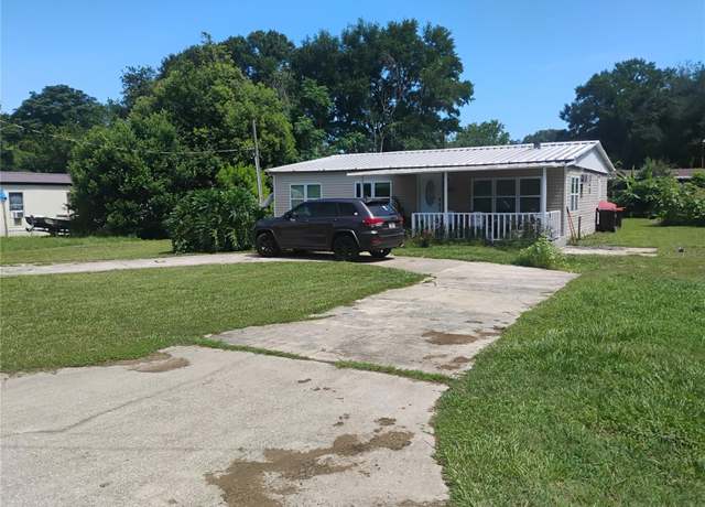 Property at 10949 SE 130th Pl, Ocklawaha, FL 32179, 3 beds, 2 baths