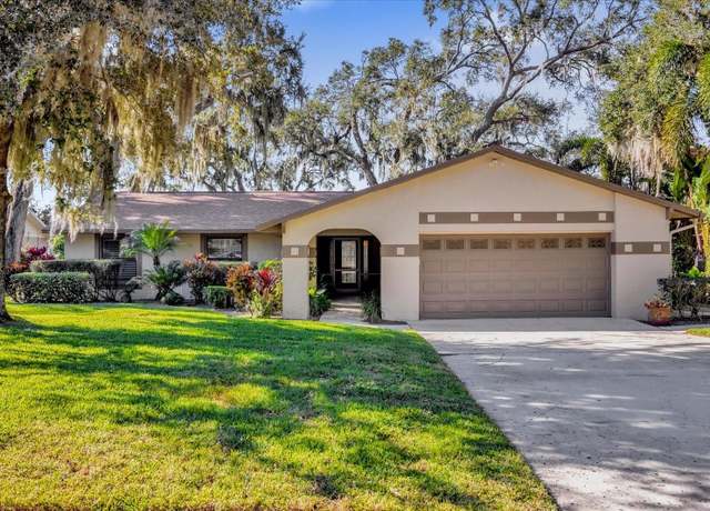 Property at 509 E Lakeshore Dr, Ocoee, FL 34761, 4 beds, 3 baths