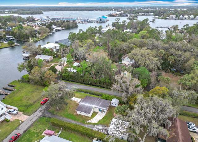 Property at 5 NE 2nd St, Crystal River, FL 34429, 3 beds, 1 bath