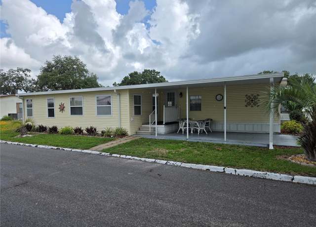 Property at 6307 Parksend Ln, Zephyrhills, FL 33542, 3 beds, 1.5 baths