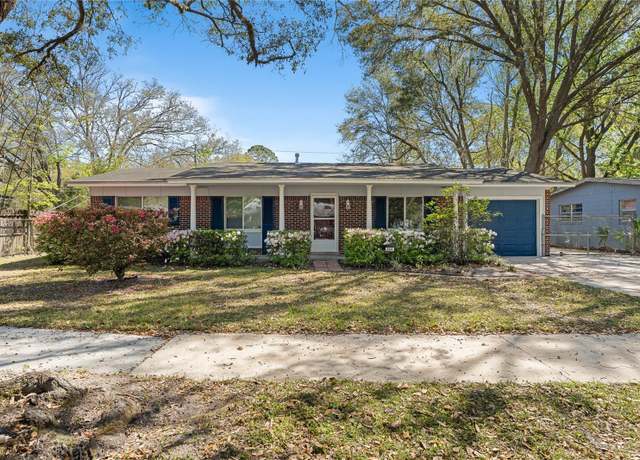 Property at 2931 NE 16th Dr, Gainesville, FL 32609, 3 beds, 2 baths