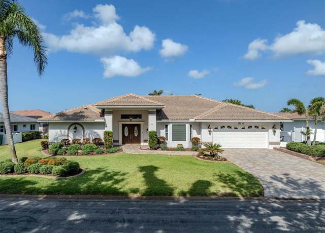 Property at 314 Oakwood Cir, Englewood, FL 34223, 3 beds, 2 baths