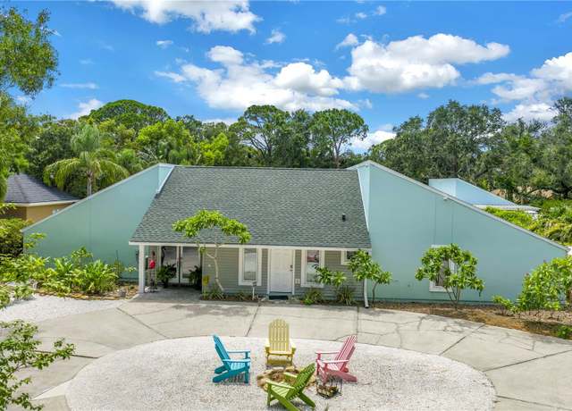 Property at 8900 143rd St, Seminole, FL 33776, 5 beds, 4 baths