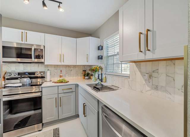 Property at 1174 Villa Ln #115, Apopka, FL 32712, 2 beds, 2.5 baths