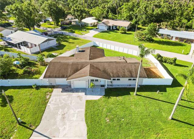 Property at 5200 Malaga Ave, Sarasota, FL 34235, 3 beds, 2 baths