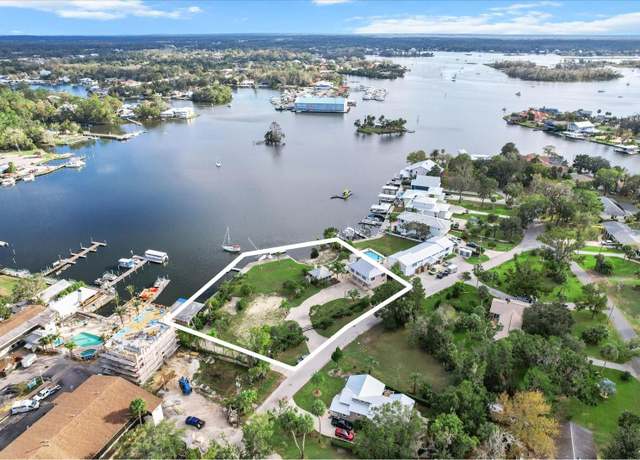 Property at 519 NW 7th Ave, Crystal River, FL 34428, 3 beds, 3 baths