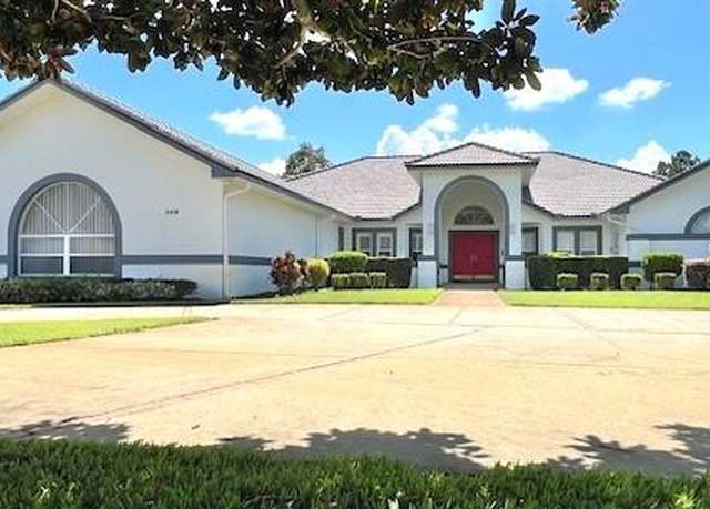 Property at 2418 Berkshire Dr, Winter Haven, FL 33884, 4 beds, 3 baths