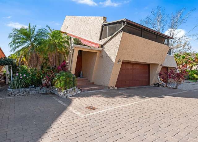 Property at 15 Casarena Ct, Winter Haven, FL 33881, 2 beds, 3 baths