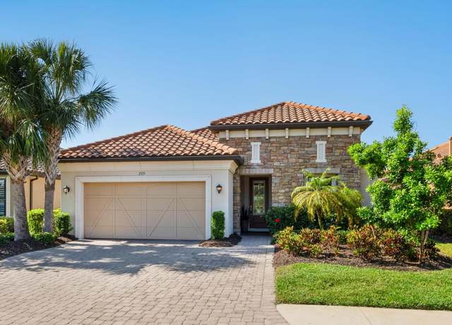Property at 2525 Vaccaro Dr, Sarasota, FL 34231, 3 beds, 3 baths