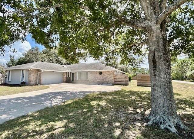 Property at 7971 135th St, Sebastian, FL 32958, 3 beds, 2 baths
