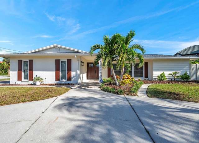 Property at 910 Oakwood Dr, Largo, FL 33770, 4 beds, 2 baths