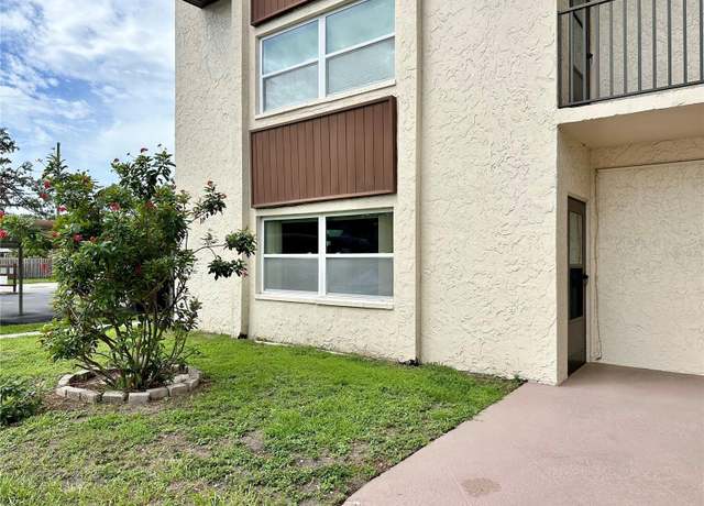 Property at 208 NE Monroe Cir N #101, St Petersburg, FL 33702, 2 beds, 1.5 baths