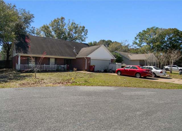 Property at 423 Whirlaway Ct, Crestview, FL 32539, 5 beds, 3 baths