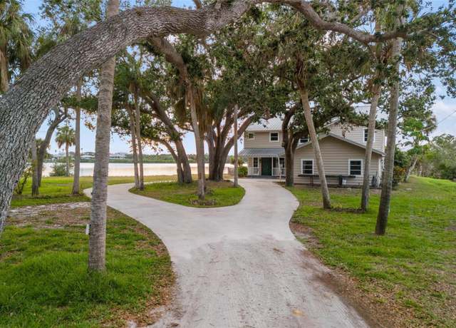 Property at 1990-B Bayshore Dr, Englewood, FL 34223, 4 beds, 4 baths