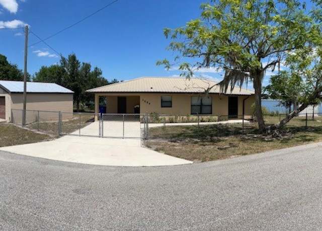 Property at 1554 N Oak Park Ave, Avon Park, FL 33825, 2 beds, 1.5 baths
