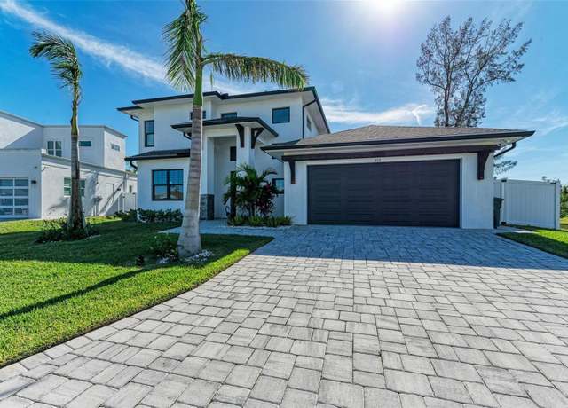 Property at 901 30th Ct E, Bradenton, FL 34208, 3 beds, 3.5 baths