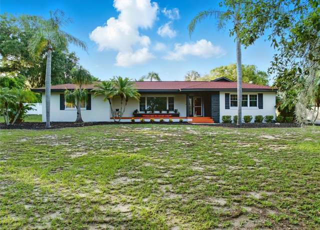 Property at 9269 Silver Lake Dr, Leesburg, FL 34788, 4 beds, 3 baths