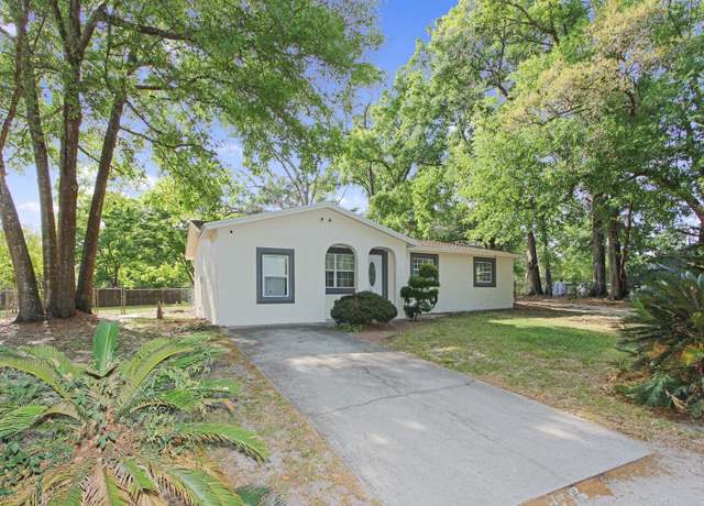 Property at 942 Haas Ave, Apopka, FL 32703, 4 beds, 2 baths
