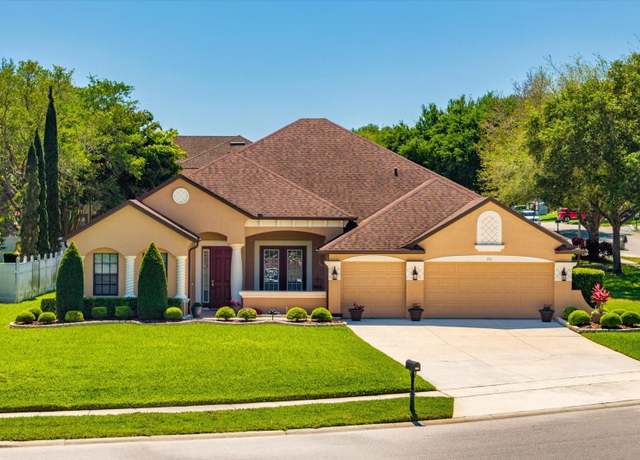 Property at 755 Country Charm Cir, Oviedo, FL 32765, 5 beds, 3.5 baths