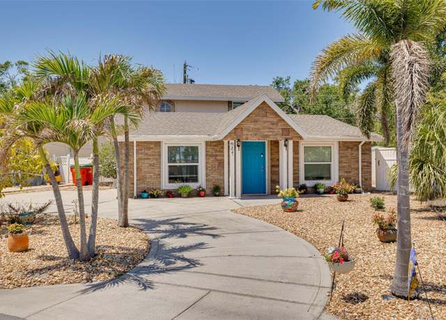 Property at 941 65th St S, St Petersburg, FL 33707, 3 beds, 2 baths