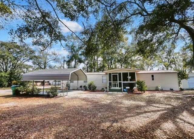Property at 204 Carter Ave NE, Branford, FL 32008, 2 beds, 2 baths