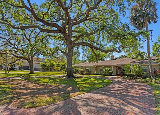 Property at 4302 W Woodmere Rd, Tampa, FL 33609, 3 beds, 2.5 baths