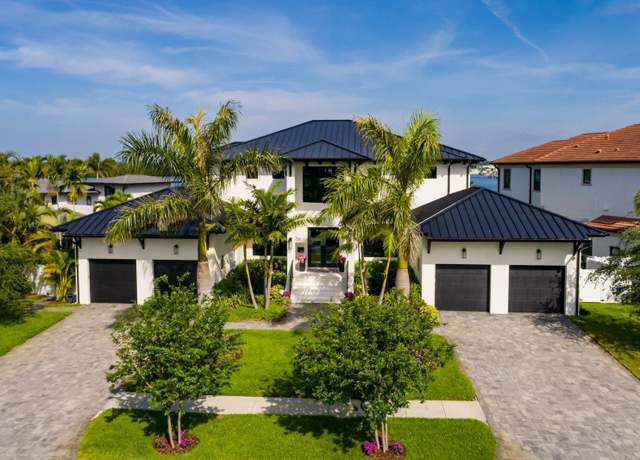 Property at 389 Bayview Dr NE, St Petersburg, FL 33704, 4 beds, 4.5 baths