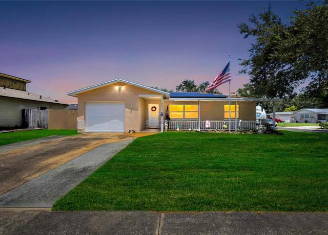 Property at 8039 83rd St N, Seminole, FL 33777, 4 beds, 3 baths