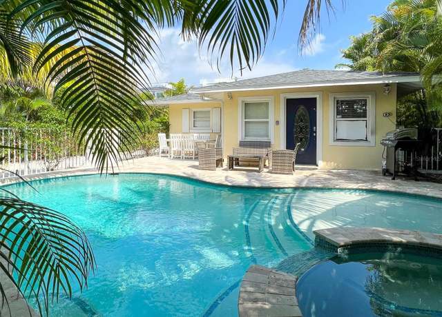 Property at 152 Coolidge Dr, Sarasota, FL 34236, 3 beds, 2 baths