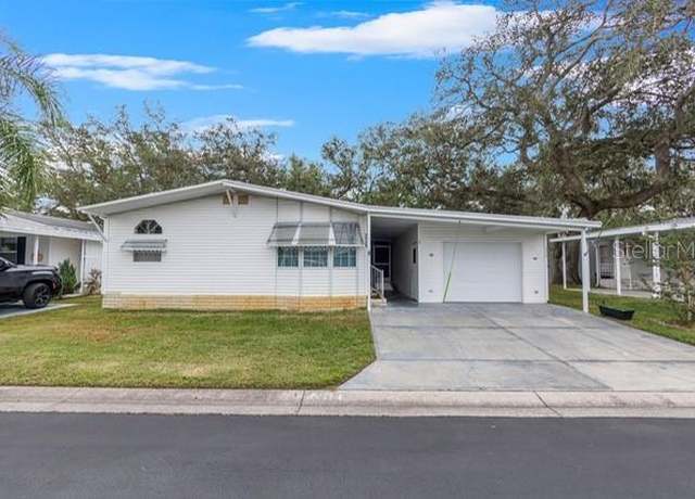 Property at 34124 Estates Ln, Wesley Chapel, FL 33543, 2 beds, 2 baths