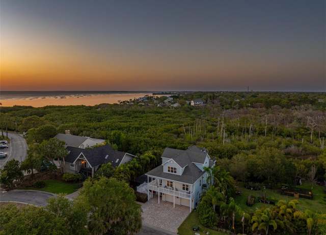 Property at 1720 Mariner Way, Tarpon Springs, FL 34689, 4 beds, 3.5 baths